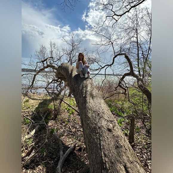 Meet your Posher, Courtney - Picture 3 of 4